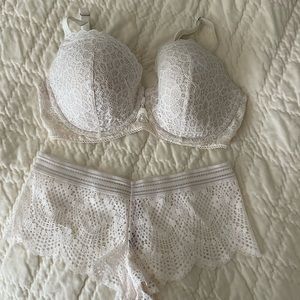 Victoria’s Secret Dream Angels Lined Demi Bra 36DD/Medium Panties Like New